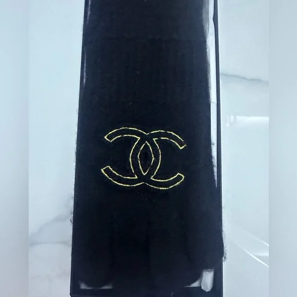 Authentic Chanel cashmere gloves !! One size! NWT - Picture 5 of 9